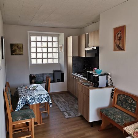 La Ruche Cantalienne Saint-Etienne-de-Chomeil Bagian luar foto