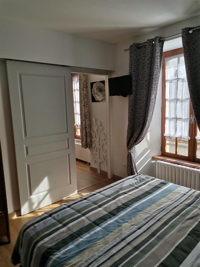 La Ruche Cantalienne Saint-Etienne-de-Chomeil Bagian luar foto